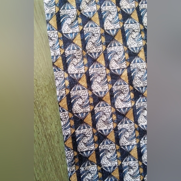 Henri Christian 100% Silk Old World Pattern Tie - Picture 4 of 5